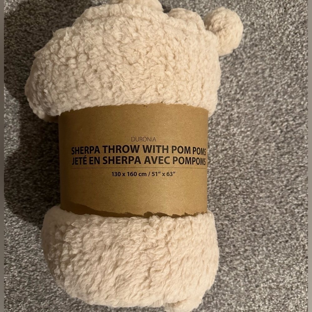 Sherpa throw blanket with 2 matching pillows